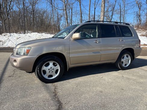 Used 2005 Toyota Highlander Limited image 3