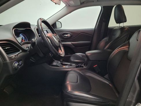 Used 2019 Jeep Cherokee Latitude Plus FWD image 17