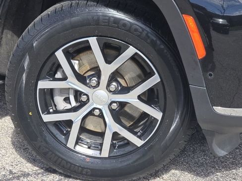 Used 2023 Jeep Grand Cherokee L Limited w/ Luxury Tech Group II image 24