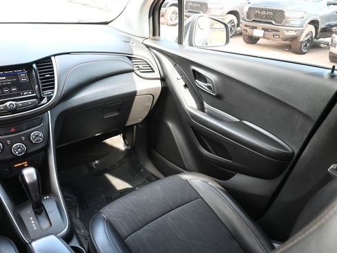 Used 2021 Chevrolet Trax LT image 22