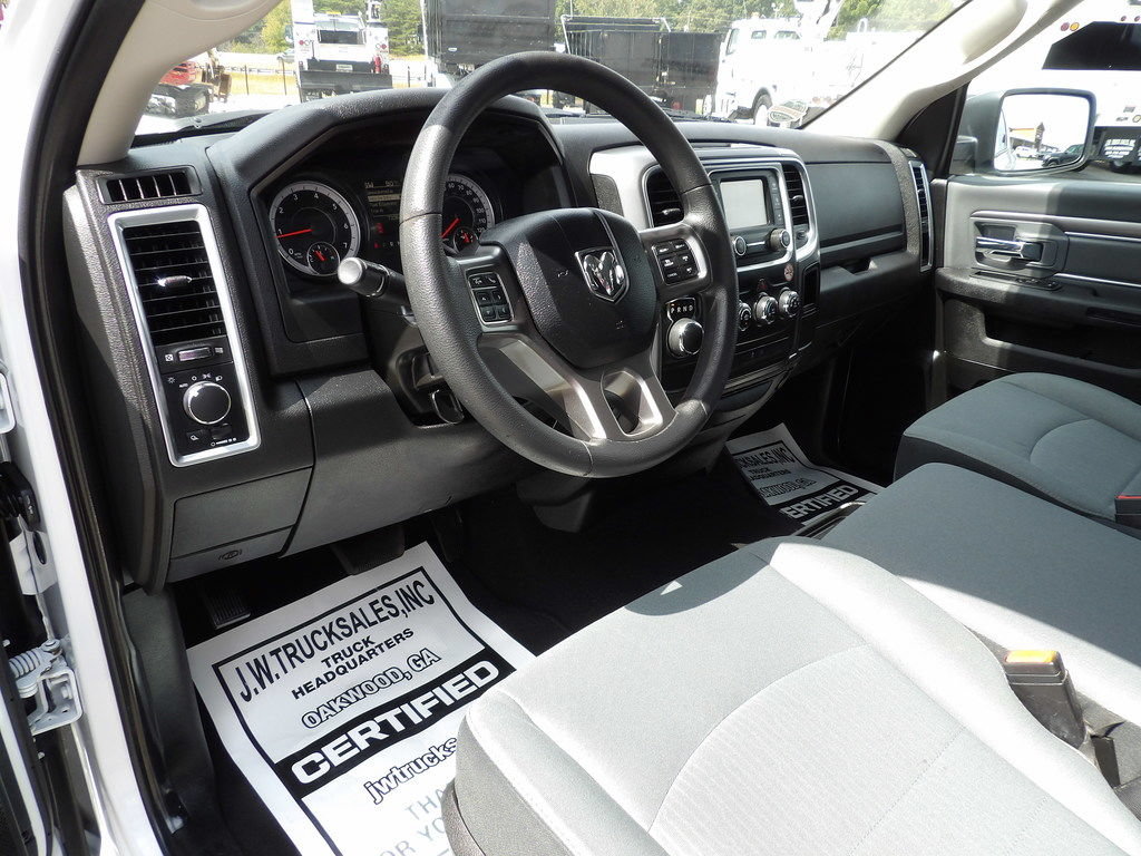 Used 2022 RAM 1500 Classic SLT RWD image 16