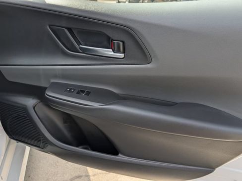 Used 2024 Toyota Prius XLE FWD image 31