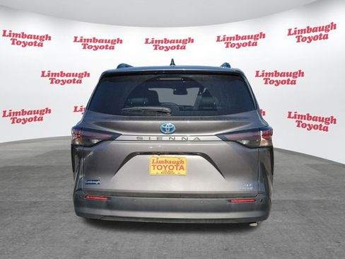 Used 2024 Toyota Sienna XLE image 27