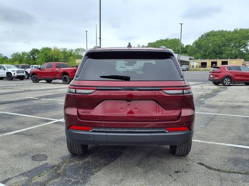 Used 2025 Jeep Grand Cherokee Altitude AWD/4WD image 6