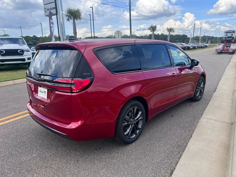 New 2026 Chrysler Pacifica Select image 5