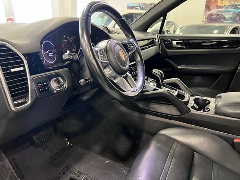 Used 2020 Porsche Cayenne AWD/4WD image 9