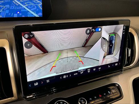 Used 2025 Ford Expedition Active image 17