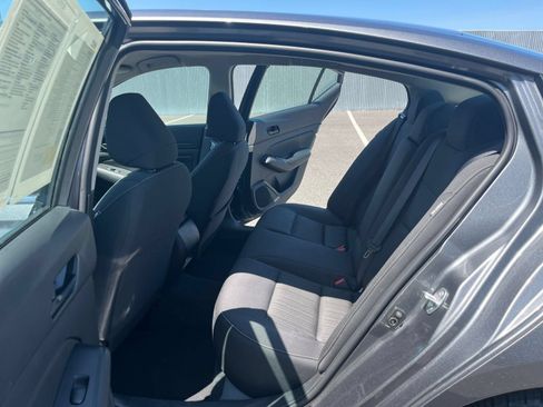Used 2025 Nissan Altima 2.5 SV FWD image 27