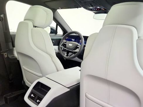 Used 2025 Cadillac Lyriq Luxury AWD/4WD image 42