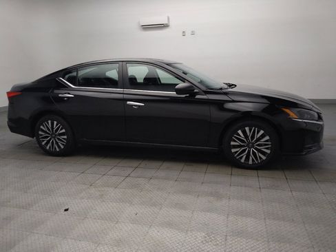 Used 2024 Nissan Altima 2.5 SV FWD image 11