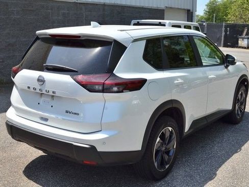 Used 2024 Nissan Rogue SV AWD/4WD image 8
