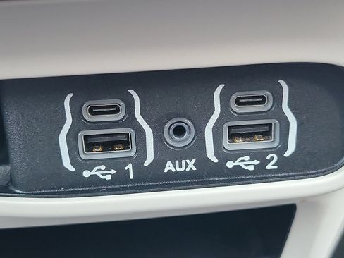 Used 2023 Chrysler Pacifica Touring-L FWD image 33