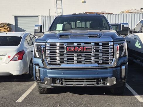 Used 2024 GMC Sierra 2500 Denali w/ Denali Reserve Package AWD/4WD image 2