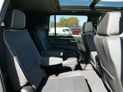 New 2026 Chevrolet Suburban Premier image 12