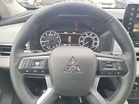 New 2026 Mitsubishi Outlander SE image 24