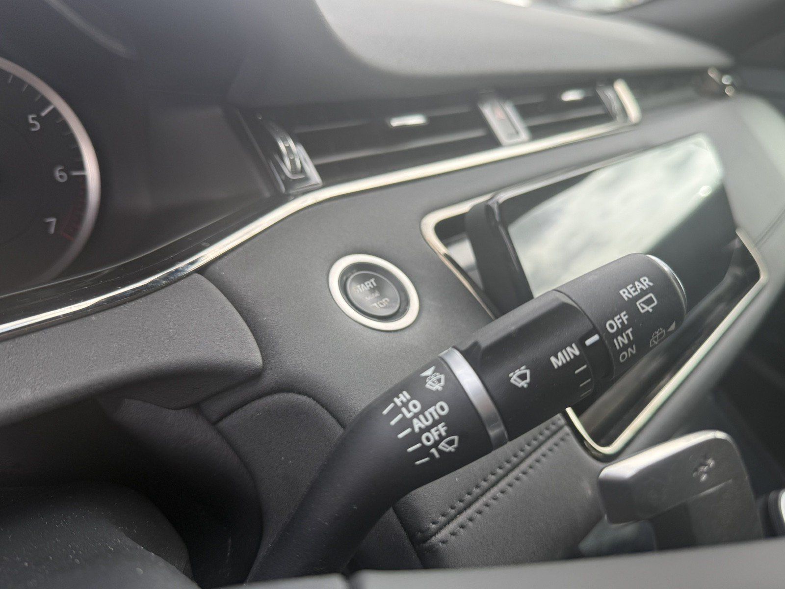 Used 2023 Land Rover Range Rover Evoque R-Dynamic SE AWD/4WD image 25