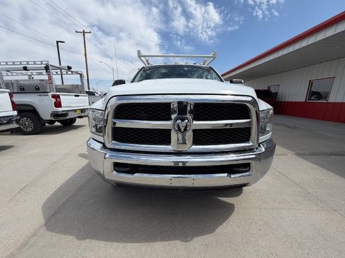 Used 2018 RAM 3500 Tradesman w/ Chrome Appearance Group RWD image 3