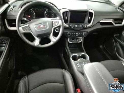 Used 2024 GMC Terrain SLT AWD/4WD image 10