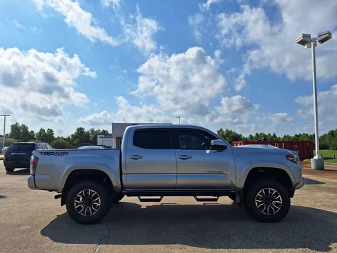 Used 2023 Toyota Tacoma TRD Sport w/ Technology Package AWD/4WD image 4