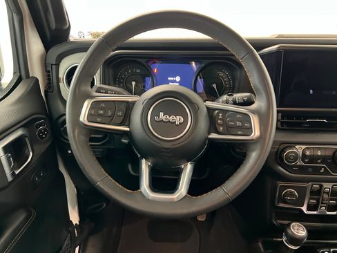Used 2024 Jeep Wrangler Unlimited Sahara AWD/4WD image 12