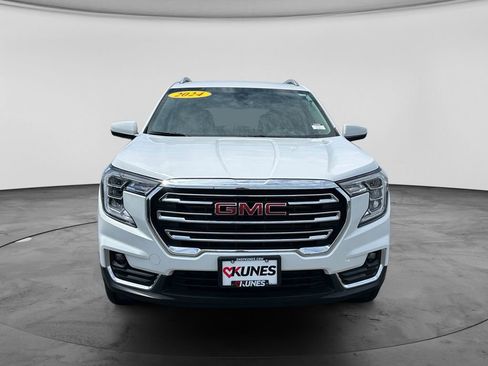 Used 2024 GMC Terrain SLT AWD/4WD image 2