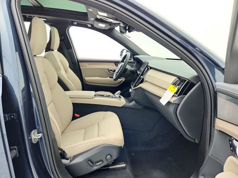 New 2026 Volvo XC90 B6 Plus w/ Protection Package Premier image 14