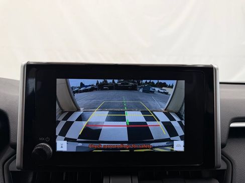 Used 2025 Toyota RAV4 XLE FWD image 32