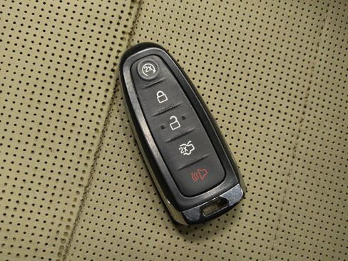 Used 2015 Ford Taurus Limited FWD image 32
