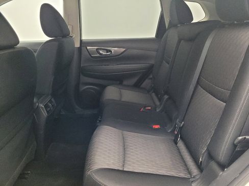 Used 2017 Nissan Rogue SV w/ SV Premium Package image 18