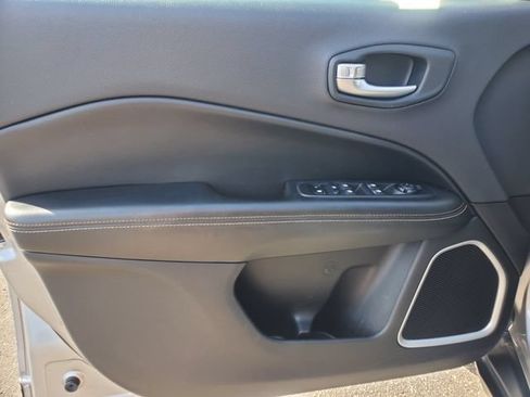 Used 2017 Jeep Compass Latitude w/ Popular Equipment Group AWD/4WD image 10
