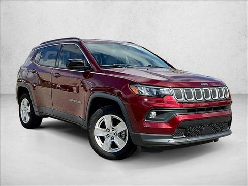 Used 2022 Jeep Compass Latitude AWD/4WD image 12