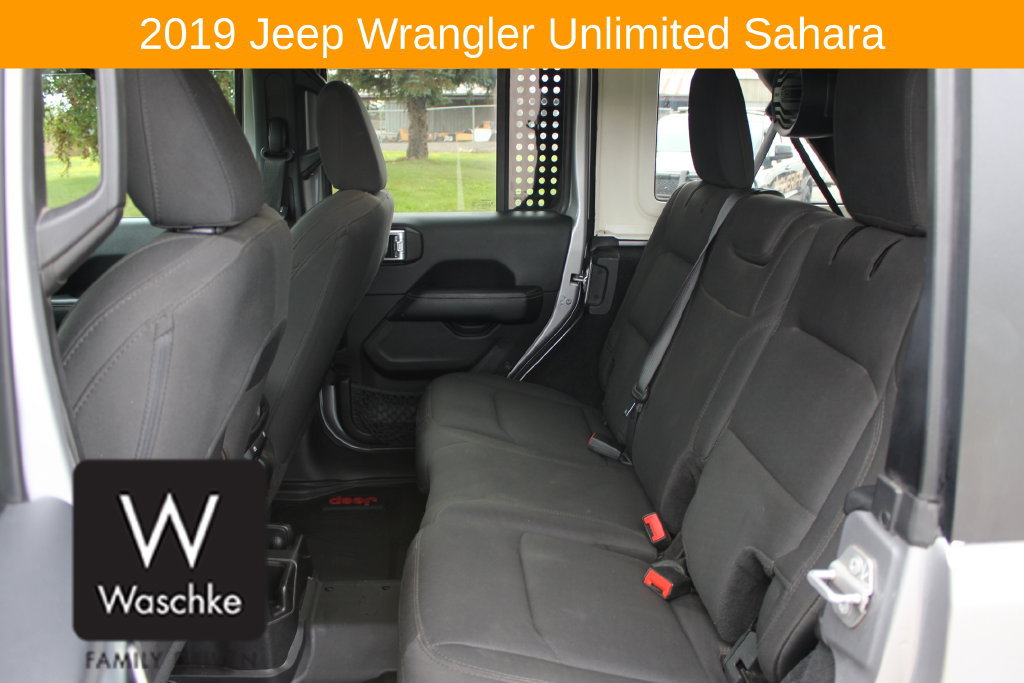 Used 2019 Jeep Wrangler Unlimited Sahara AWD/4WD image 12