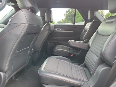 Used 2025 Ford Explorer ST-Line AWD/4WD image 16