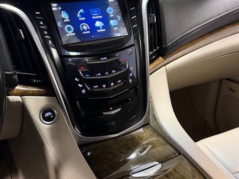 Used 2019 Cadillac Escalade ESV Luxury image 14