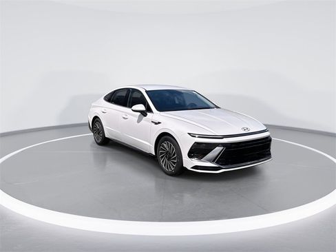 Used 2025 Hyundai Sonata SEL image 2