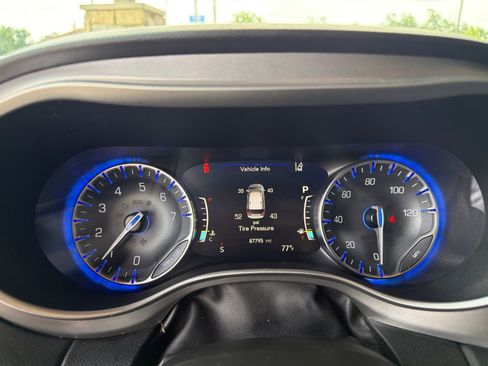 Used 2020 Chrysler Pacifica Touring-L w/ Advanced Safetytec Group AWD/4WD image 10