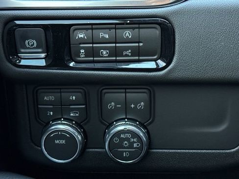 New 2026 GMC Yukon XL Denali w/ Sun & Power Step Package AWD/4WD image 33