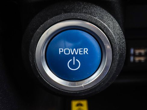 Used 2021 Toyota Venza LE AWD/4WD image 14