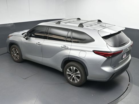 Used 2022 Toyota Highlander XLE image 37