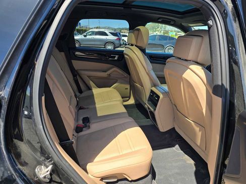 Used 2019 Porsche Cayenne AWD/4WD image 13
