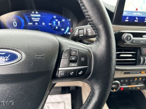 Used 2020 Ford Escape Titanium w/ Titanium Premium Package 2.0 image 22