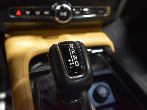 Used 2017 Volvo S90 T6 Momentum w/ Vision Package image 35