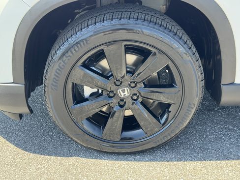 Certified 2025 Honda Pilot Black Edition image 10