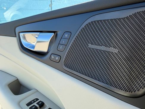 New 2026 Volvo XC60 B5 Ultra w/ Protection Package Premier image 18