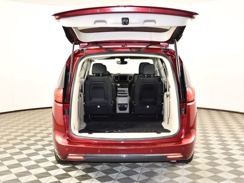 Used 2019 Chrysler Pacifica Touring-L FWD image 35