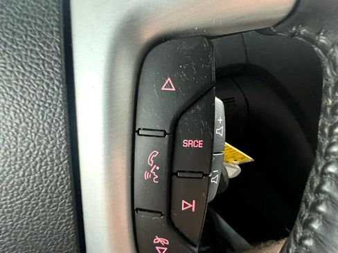 Used 2011 GMC Acadia SLE image 19