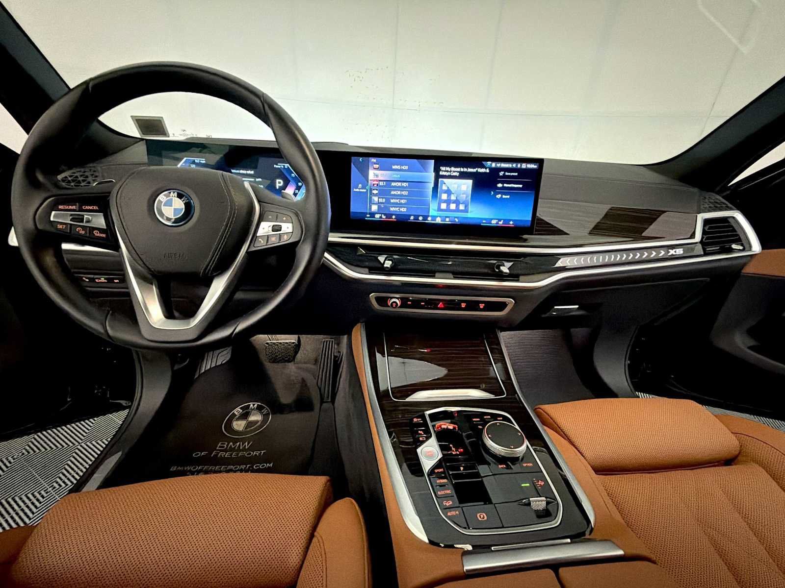 Used 2024 BMW X5 xDrive50e w/ Premium Package AWD/4WD image 14