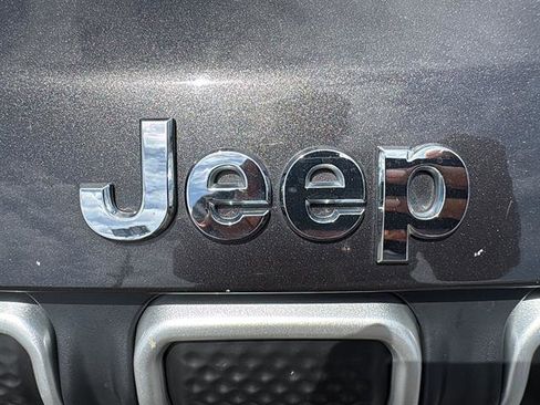 Used 2022 Jeep Compass Latitude FWD image 11