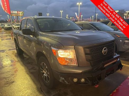 Used 2022 Nissan Titan SV image 2