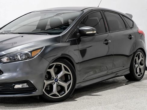 Used 2018 Ford Focus ST w/ Equipment Group 402A image 11